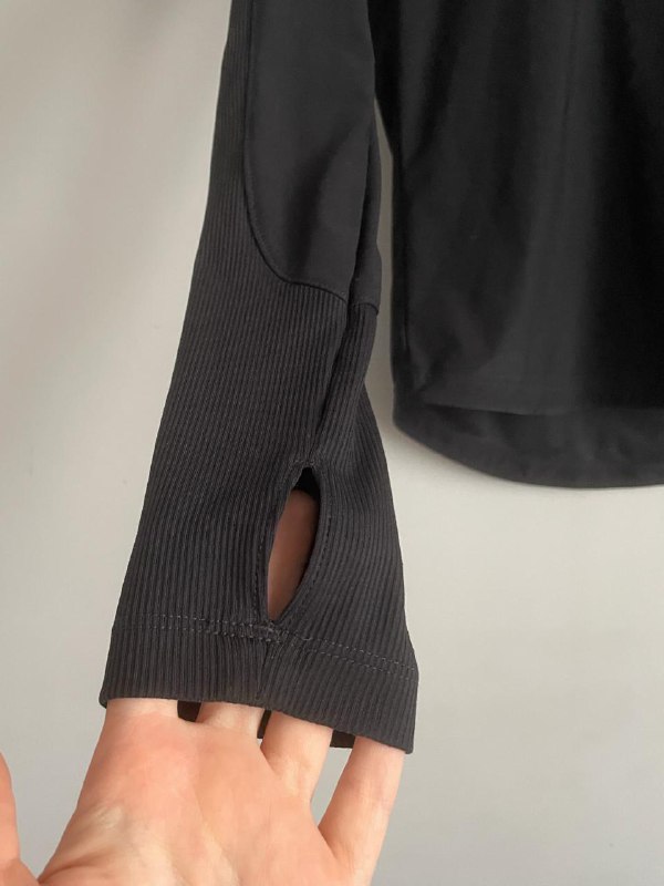Черный спортивный лонгслив Nike 2