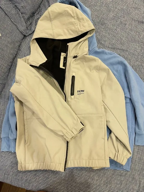 Куртки Zara, серая прорезиненная 1