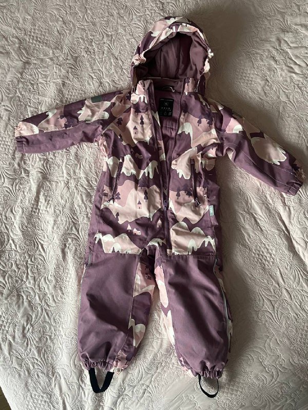 Свитер Bebe, кроссовки Adidas, зимний комбинезон Sela