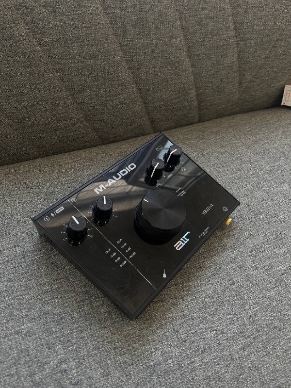 Гитарный усилитель Roland Cube 30X, примочка Marshall Jackhammer JH-1, аудиоинтерфейс M-Audio AIR 192|4 7