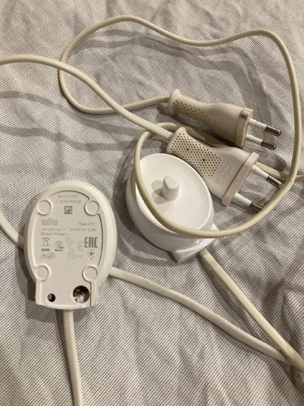 2 зарядки от зубных щеток Braun