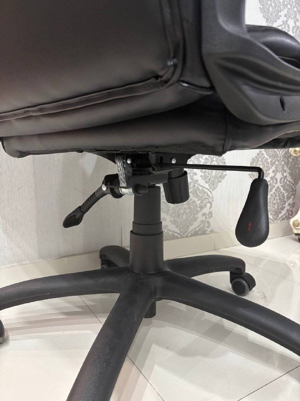 Офисный стул кресло JYSK из искусственной кожи 3