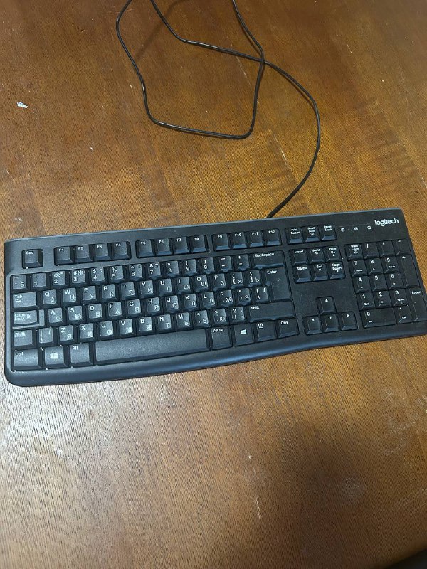 type c хаб Canyon, наушники JBL, клавиатура Logitech, роутер Huawei 5