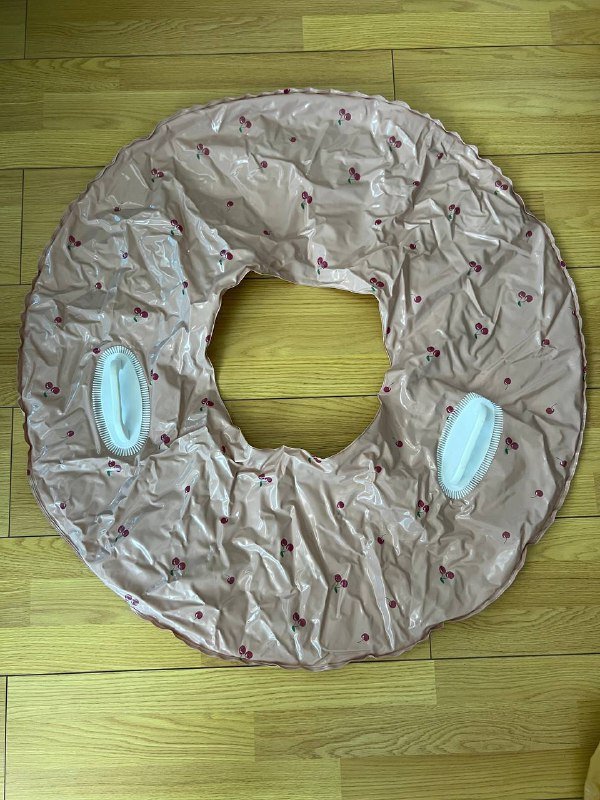 надувной круг с вишенками, надувная пицца, штатив, колонки Logitech Z150, Action camera GO PRO HERO 4, мужской бомбер NIKE, женская джинсовка, женский жилет JJXX 4