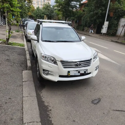 Toyota RAV4 2.0, 2010 года