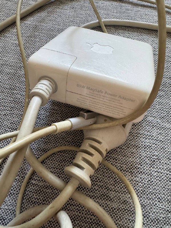 Apple MagSafe 85W Power Adapter