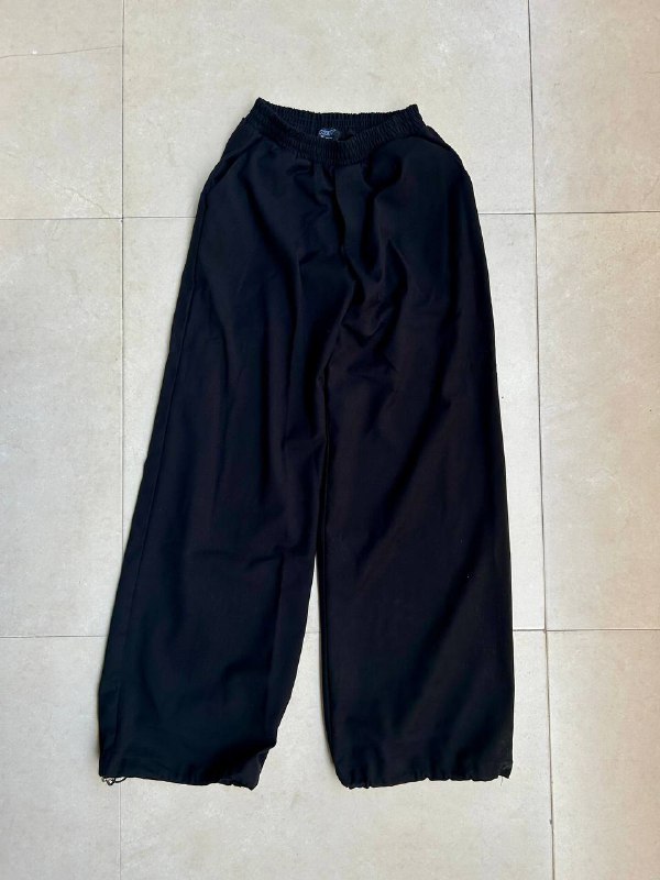 юбка шорты Nike, сумка Signature Element, брюки Irnby, носки Uniqlo, кепка Att, платье Marc Jacobs Grunge Redux, Vibram FiveFingers, Birkenstock 3