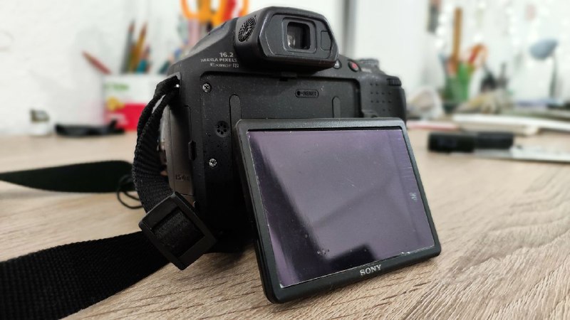 Цифровой фотоаппарат Sony Cybershot DSC-HX100V, ремень, батарейки, SD карта 3