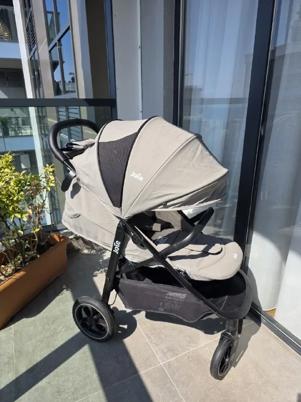 Прогулочная коляска Joie Litetrax Pro Air 1