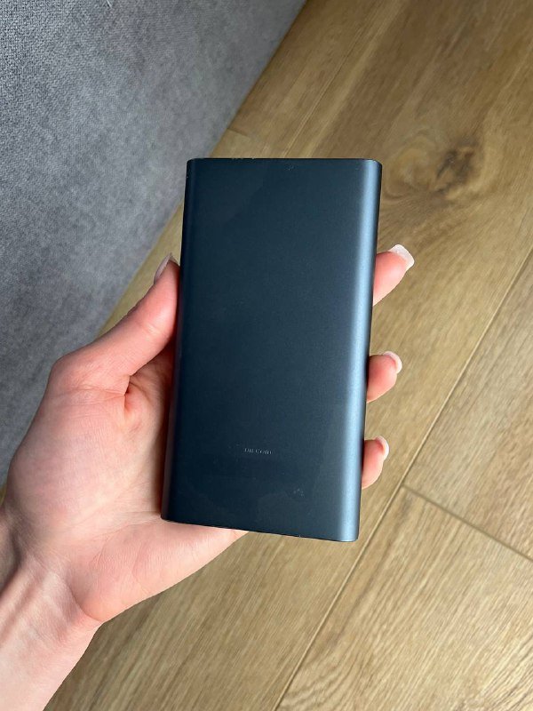 мужская ветровка ADIDAS, шапка medooza, внешний аккумулятор xiaomi 2