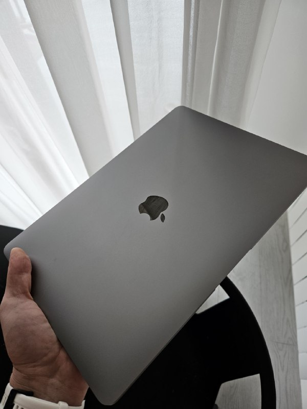 MacBook Air M1, 8GB/256GB, идеальное состояние
