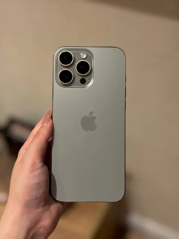 iPhone 15 Pro Max, iPhone 13, AirPods Pro 3, MacBook Air M2 1