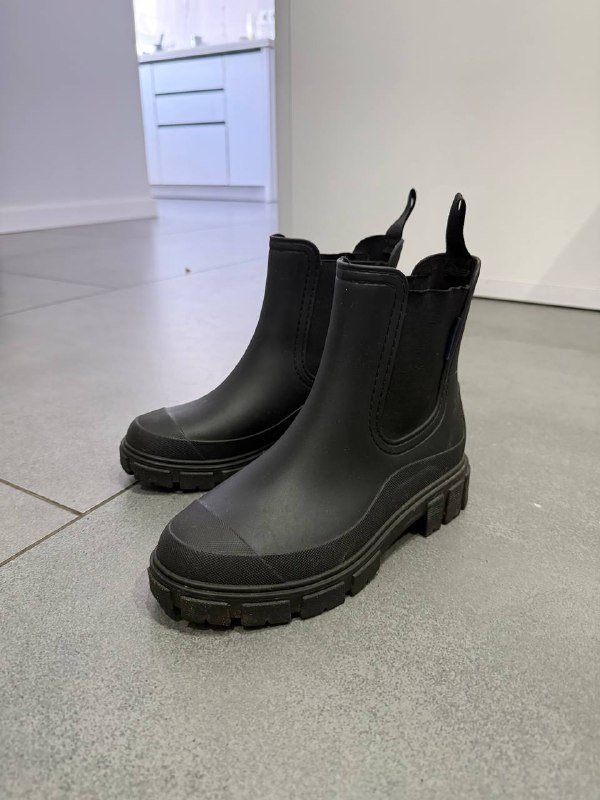 Резиновые сапоги на 36,5 размер