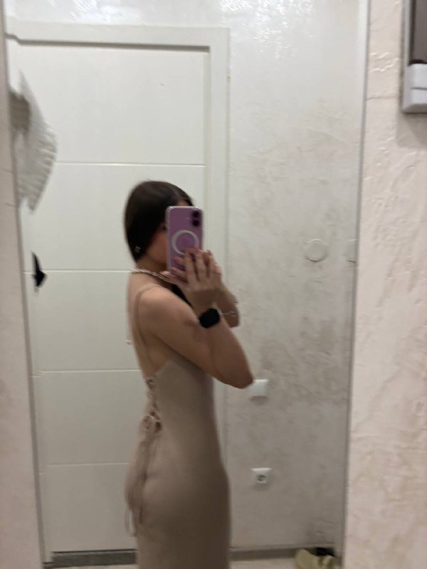 Длинное бежевое платье