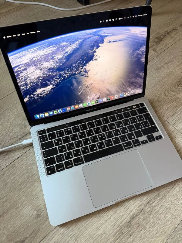 Macbook Pro 13 M1 8/256 GB 1