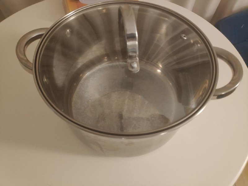 Кастрюля, стеклянный контейнер, фен 2