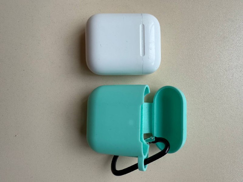 AirPods 2 оригинал с зарядным кейсом и чехлом 3