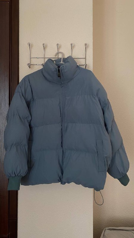 Боди Oysho, штаны Zara, пуховик no name, свитер H&M, рюкзак, спальник-кокон Campsor 3