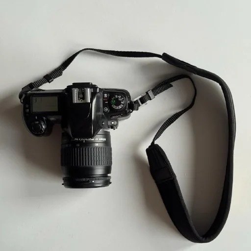 Пленочный фотоаппарат Nikon F65 с объективом AF Nikkor 28-80mm