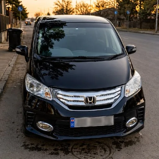 Honda Freed гибрид 7 мест