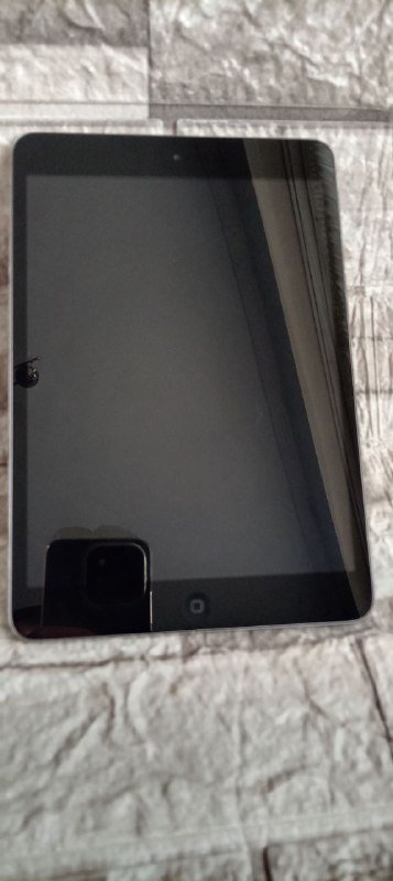 Apple iPad, Lenovo Yoga 3 Pro