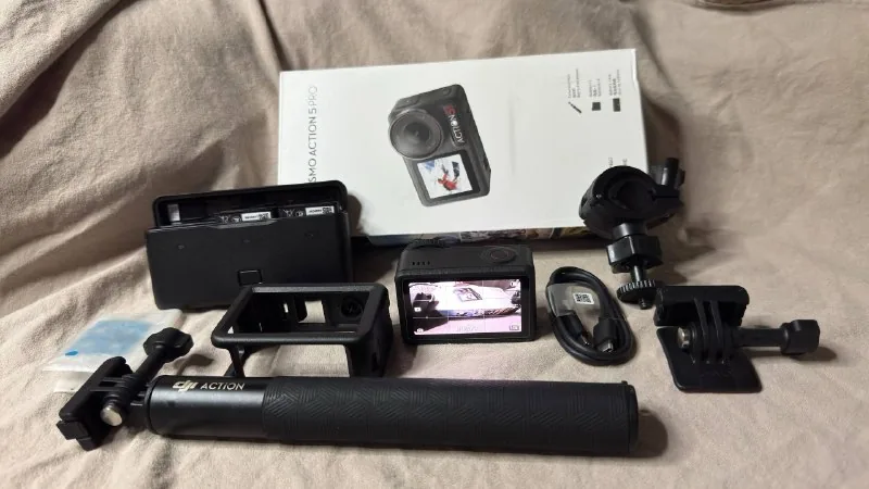 DJI Osmo Action 5 Pro Adventure Combo 1
