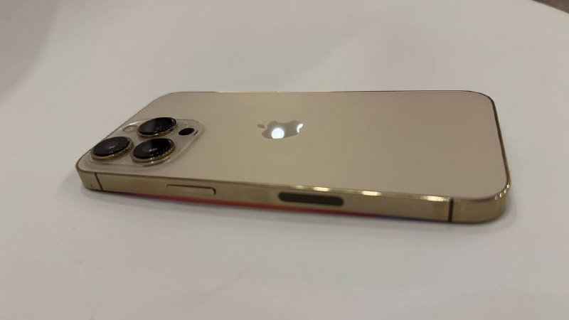 iPhone 13 Pro с защитным стеклом и чехлом 3
