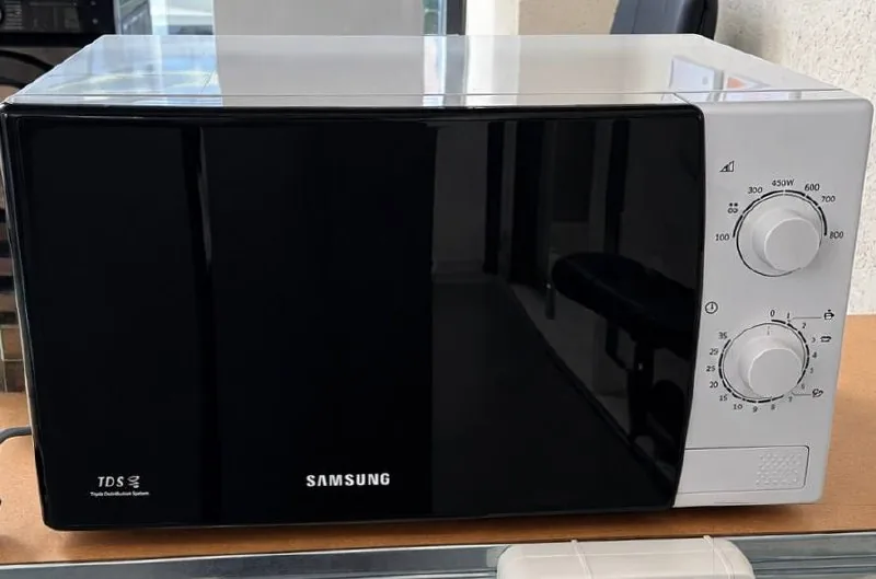 Микроволновая печь SAMSUNG ME81KRW 1