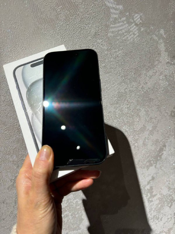 iPhone 15 128GB с двумя чехлами 2
