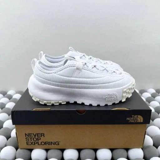 Кроссовки The North Face, джинсы Tommy Hilfiger, Crocs, казаки Michael Kors, трекинговая обувь