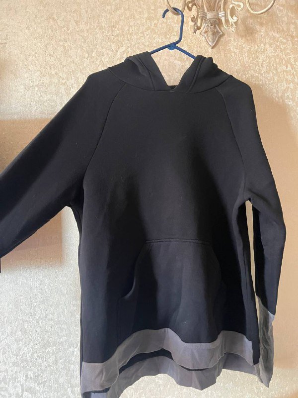 Платье нежно розовое, Платье черное на запах, Топ белый, Кофта черная оверсайз, Платье белое, Туфли белые, Ботинки черные 4