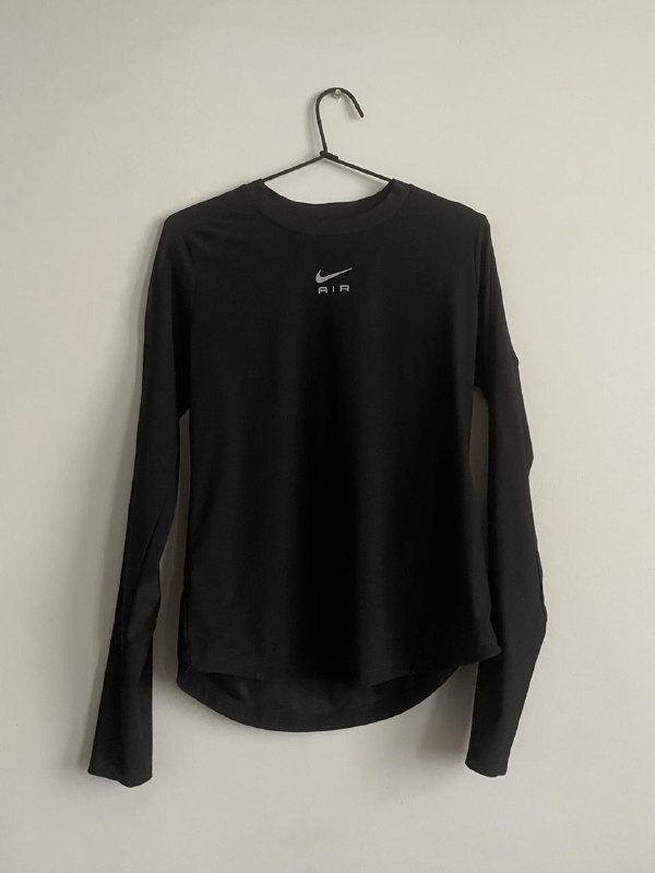 Черный спортивный лонгслив Nike