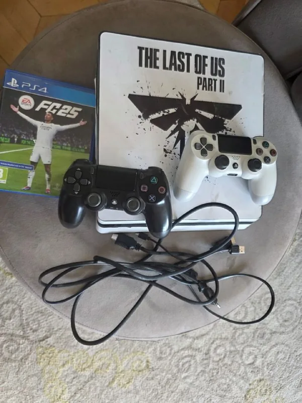 PlayStation 4, геймпады, игра EA SPORTS FC 25 1