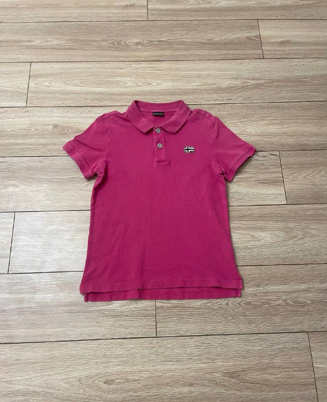 джинсовые шорты, рубашки поло, шорты, футболки, кроссовки, сумка 9