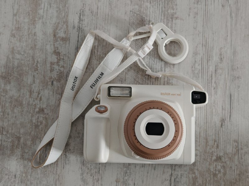Fujifilm Instax Wide камера с кассетой и насадкой-линзой