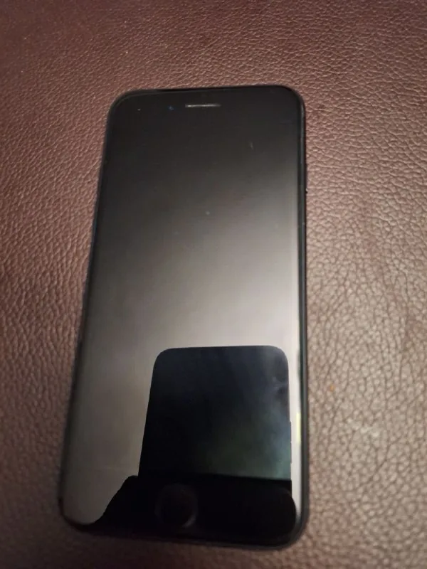 iPhone SE третьего поколения 1