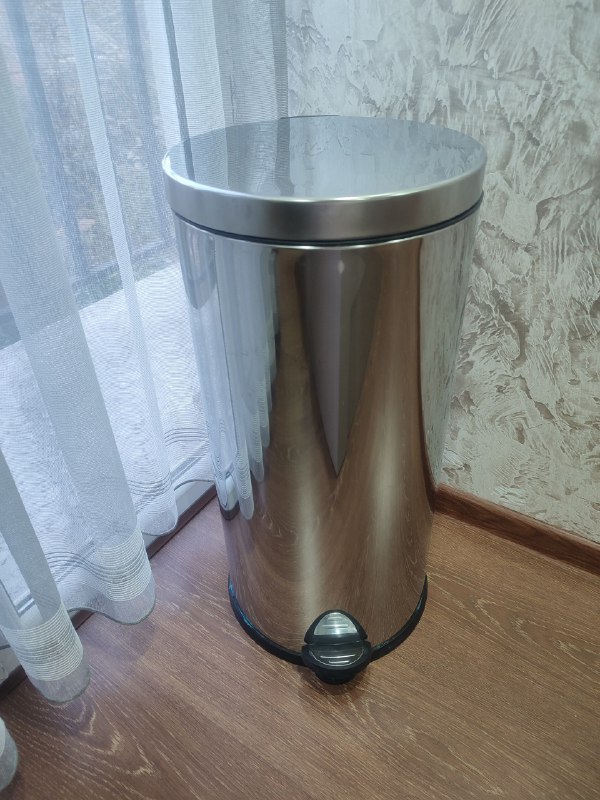металлическая мусорка с педалью 62 см 2