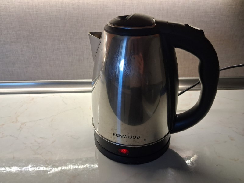 Адаптер ROBITON PC1000, дневной крем VICHY, блендер, электрическая плитка, чайник 7