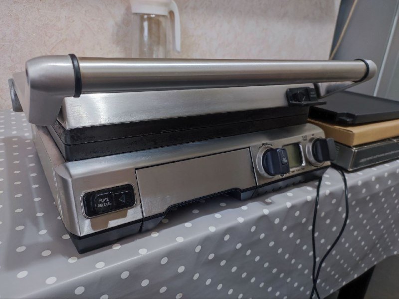 Электрогриль Bork G802 с термощупом и сменными панелями