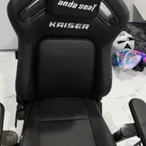 Игровое кресло, роутер, мониторы Samsung, напольные весы Xiaomi 2
