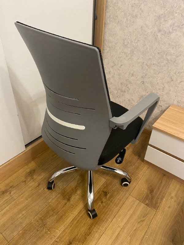 Офисное компьютерное кресло 3