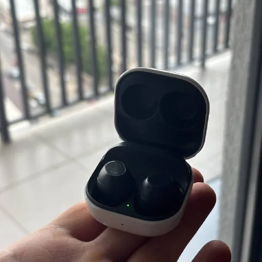 Samsung Buds FE, Focusrite 2i2, Beyerdynamic 990 Pro