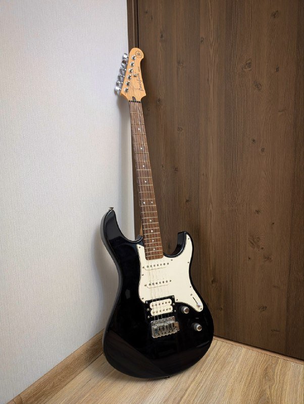Электрогитара Yamaha Pacifica 112V 4
