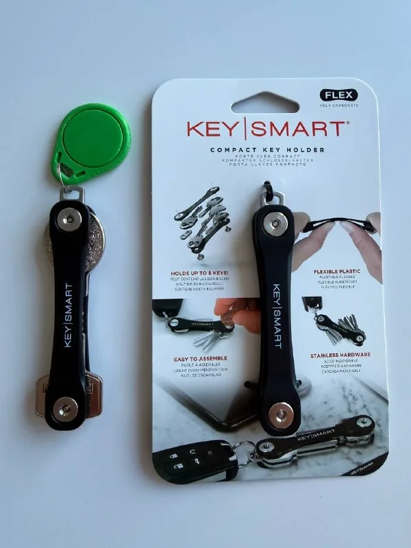 Magic Mouse, Xbox геймпад, PS5 пульт, KeySmart, Ray Ban, лампа