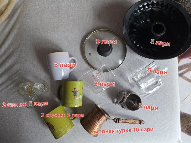 Кухонная утварь, кружки, медная турка, стопки