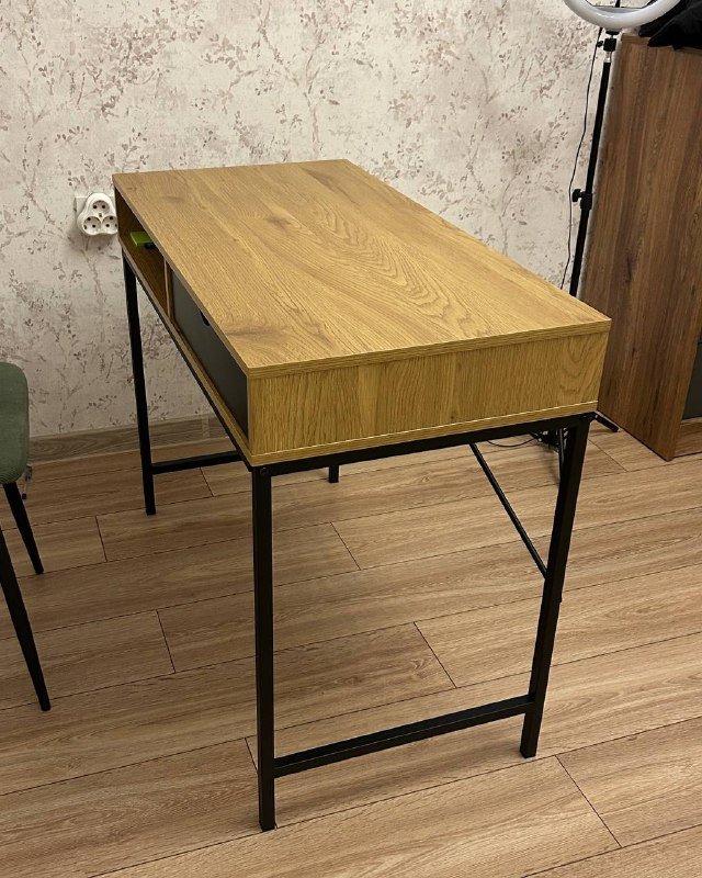 стол с ящиками