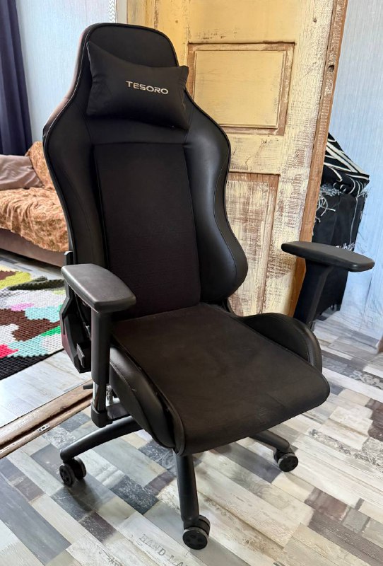 Игровое компьютерное кресло Tesoro 2