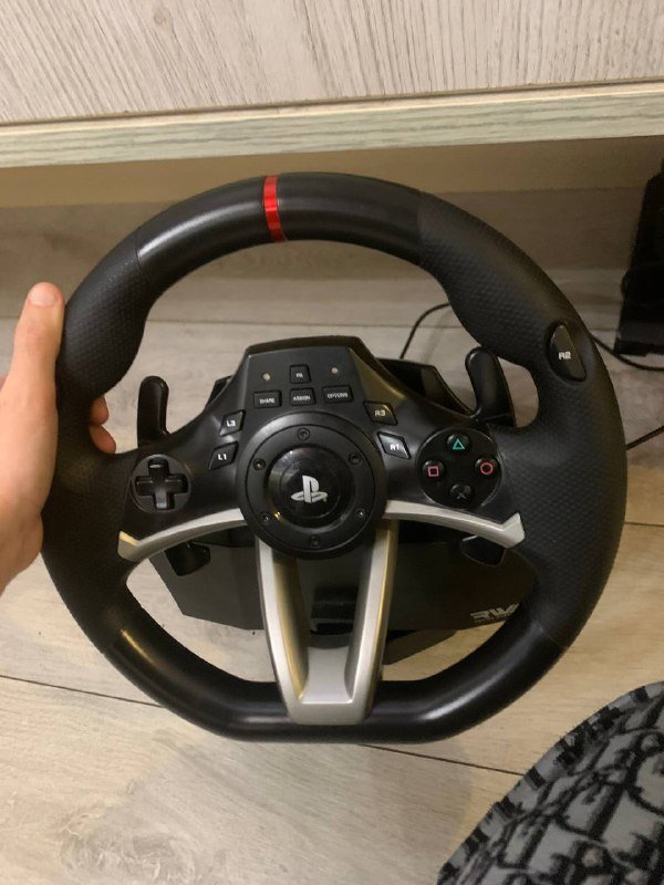 Игровая приставка Sony PlayStation 4, джойстики, руль, педали, диск Gran Turismo