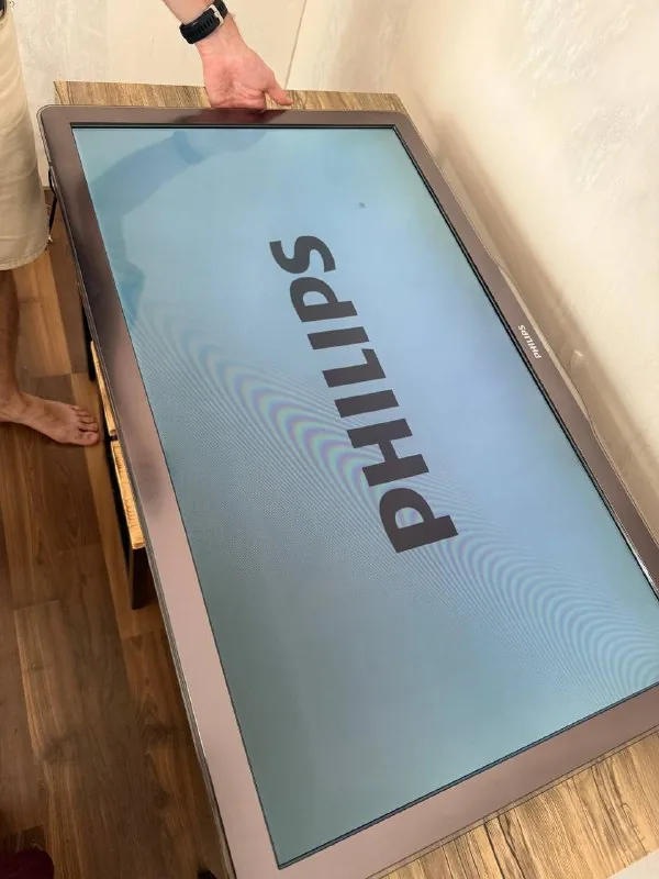 Телевизор Philips с креплением 1
