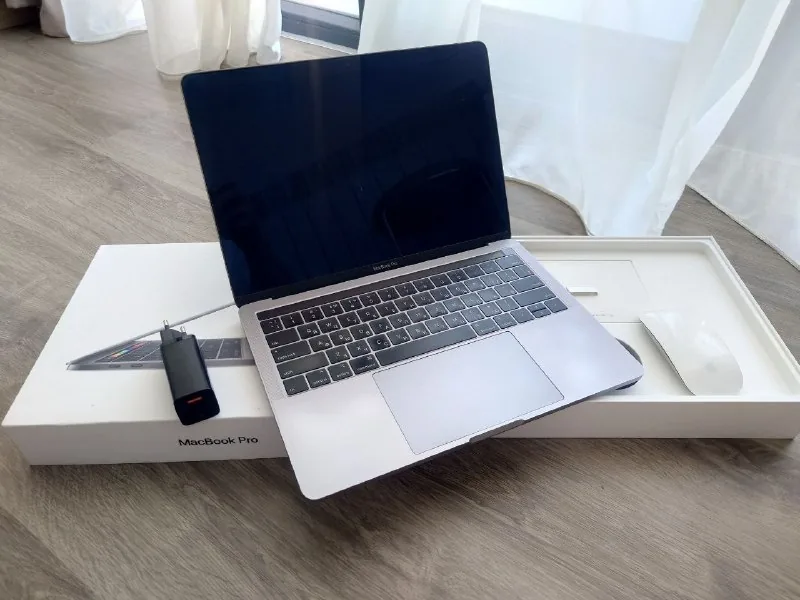 MacBook Pro 13 2019 1